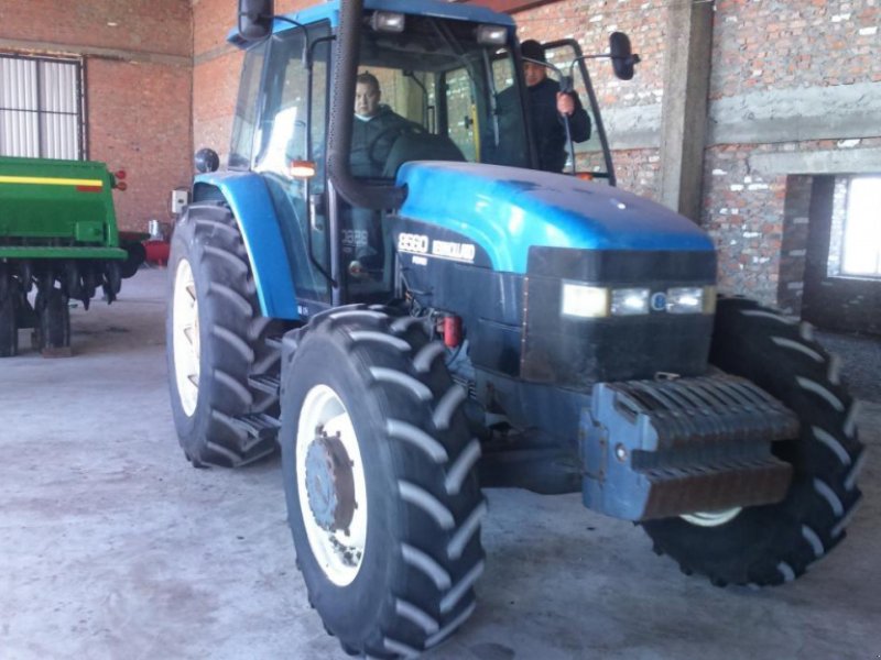 Oldtimer-Traktor tip New Holland 8560, Neumaschine in Подворки (Poză 1)