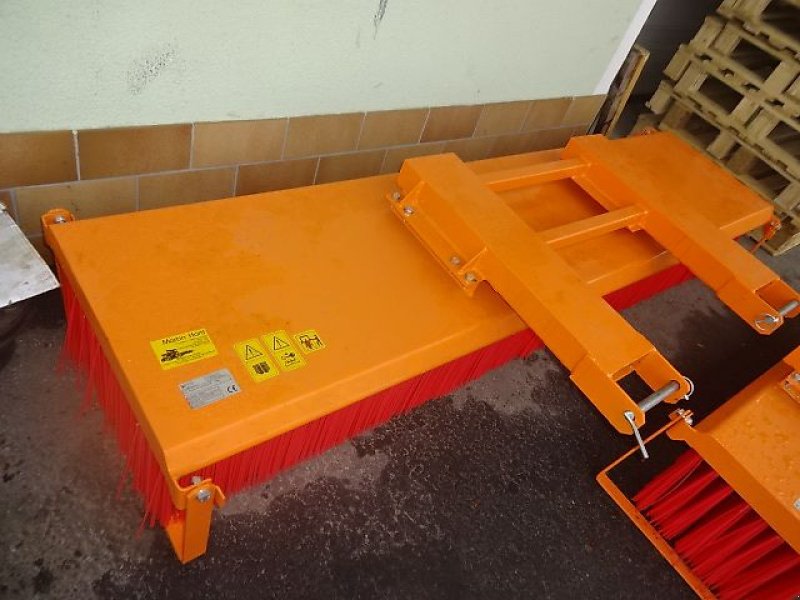 Kehrmaschine tip S&F Kehrbesen 1,5 Meter oder 2,5 Meter  f Stapleranbau- Schiebebesen, Neumaschine in Neureichenau (Poză 2)