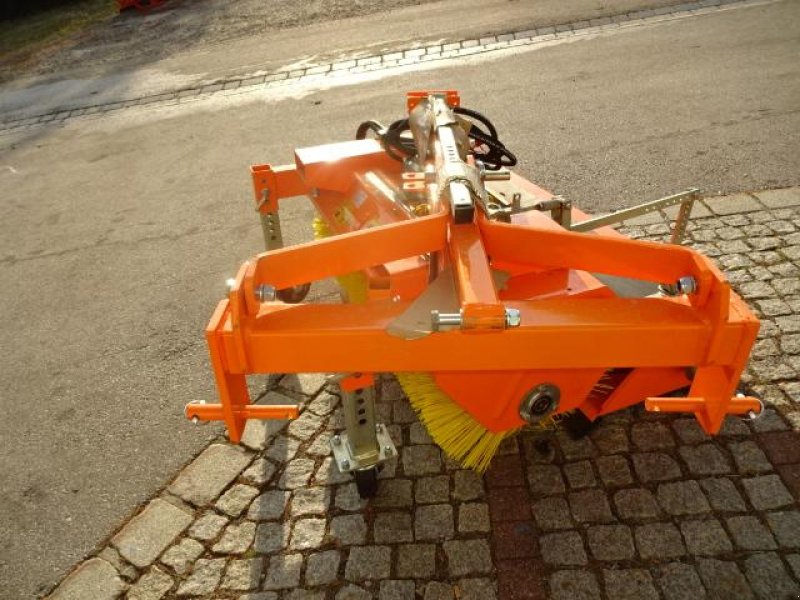 Kehrmaschine tip Sonstige 1,2 Meter Kehrmaschine - Dreipunkt- Gabelanbau- auch mit Seitenbesen möglich, Neumaschine in Neureichenau (Poză 5)